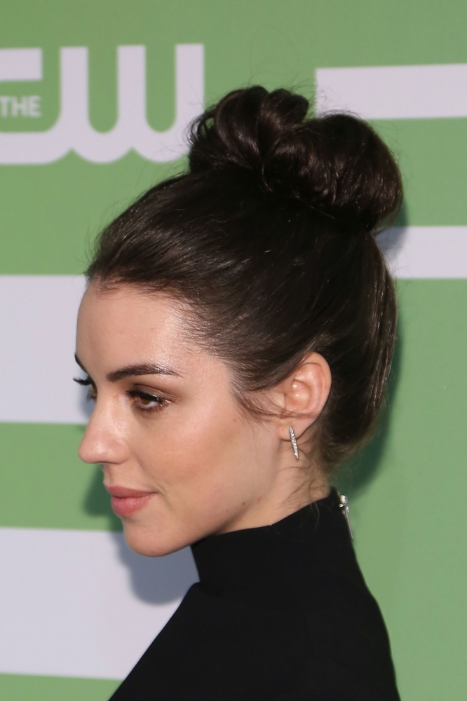 adelaide_kane_2015_may_14_cw_network_upfront_in_nyc_16.jpg