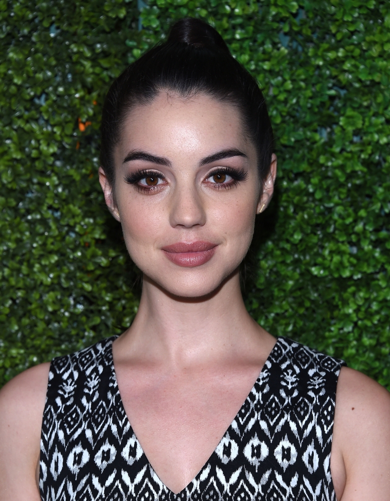 adelaide_kane_2016_june_2_4th_annual_cbs_television_studios_summer_soiree_in_west_hollywood_02.jpg