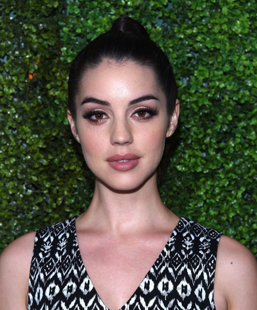adelaide_kane_2016_june_2_4th_annual_cbs_television_studios_summer_soiree_in_west_hollywood_04.jpg