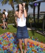 adelaide_kane_2017_june_24_reef_summer_kick_off_with_a_hollywood_hills_escape_in_la_06.jpg